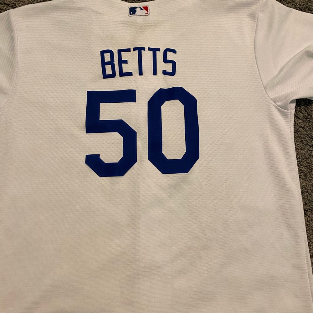 Mookie betts jersey size small in kids